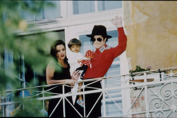 Michael Jackson and Lisa Marie Presley: The 20-month marriage of the  strangest couple in pop | Culture | EL PAÍS English