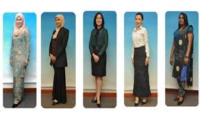 Dalam etika berpakaian dan penampilan ke pejabat. Suruhanjaya Perkhidmatan Awam Negeri Pahang Etika Pakaian Semasa Temuduga Cara Berpakaian Untuk Perempuan Pakai Pakaian Yang Kelihatan Formal Atau Memakai Baju Kurung Pakai Kasut Yang Bertutup Elakkan