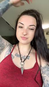 Kally Wayne (@thavikingbitch)