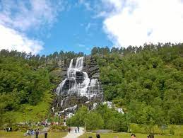 #tvindefossen waterfall near #voss, #norway. Ein Prachtiger Wasserfall Am Wegesrand Tvindefossen Voss Municipality Reisebewertungen Tripadvisor