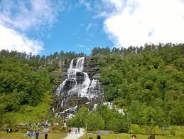 Justbeautifulnorway driving along the winding road through e16 near vossenvangen i reached the tvindefossen waterfall. Ein Prachtiger Wasserfall Am Wegesrand Tvindefossen Voss Municipality Reisebewertungen Tripadvisor
