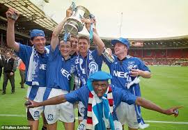 Bekijk een collectie van everton v wolverhampton wanderers foto's en redactionele stockafbeeldingen. Everton Are Still Suffering An Unthinkable Trophy Drought 25 Years After Lifting The Fa Cup Daily Mail Online