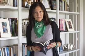 Intenté contar una historia de amor y, al mismo tiempo, el choque de culturas en su novela número doce, una luz fuerte y brillante, la autora que es una de las figuras del. Claudia Pineiro El Feminismo Nos Devolvio La Fe La Tercera