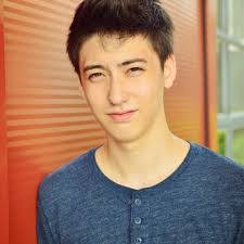 Brandon Bott's Instagram, Twitter & Facebook