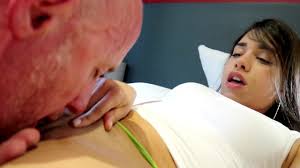 Buceta lambendo e chupando. Namorada novinha amadora