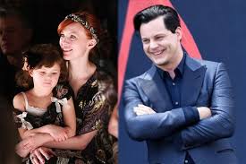 scarlett tes is the daughter of american singer songwriter jack white with his ex wife karen elson white s daughter t jack white karen elson celebrity babies
