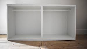 Choose the color and size of the doors, and top and side panels to create a second skin for this double. Diy Customiser Un Meuble Ikea Avec Superfront Madame Decore