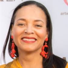 Angela Gulliver's Instagram, Twitter & Facebook