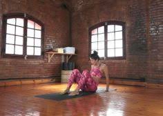 Como Conseguir Un Abdomen Mas Fuerte Series De Ejercicios Secuencias De Yoga Clase De Yoga