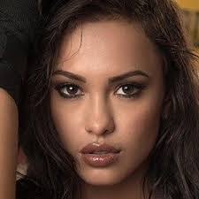 Amber Fields's Instagram, Twitter & Facebook