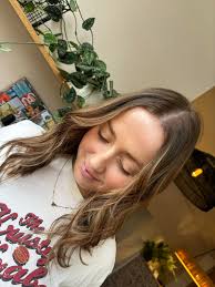 It's Christmas time!!!🎄The perfect time to come & get your hair done!!♥️  Come see me inside CANVAS Suites! HairbyBailee