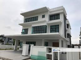 This area was formerly the largest open cast tin mine in the world named hong fatt mine and there is a huge lake located on its west. Mines Resort City South Lake Bluewater Estate For Sale Rm4 390 000 By Elaine Kow Edgeprop My