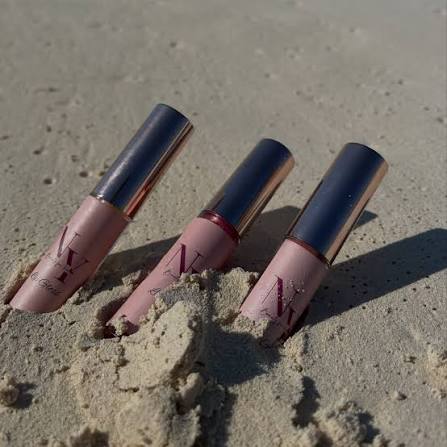 Lipgloss NY معاكي في المصيف وعلى البحر عشان تقدري تجددي اللوك بتاعك بكل  سهولة! 🔥💦 #NY_Lipgloss #مصيف #بحر #صيف_2026 #Skincare SummerVibes جمالك  تألير LipGloss
