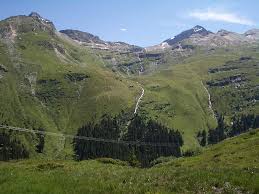 Wo das eisacktal und das pustertal aufeinandertreffen, wartet die almenregion gitschberg jochtal mit über 30 idyllischen almen und urigen hütten auf urlauber, die ihre ferienzeit bewusst und naturnah genießen wollen. 518 Vals 3 Seen Vals