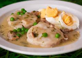 Cocinar los alimentos a la plancha es una de las técnicas más antiguas, el alimento se cocina en su propio jugo, aunque la merluza es un pescado blanco con poquísima grasa, tiene menos de un 1%. Medallones De Merluza En Salsa Verde Receta De Sara Pa Cookpad