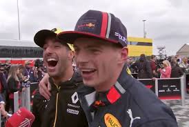 And even though there was a perfectly good chair he could sit on in the corner next to lando he chose to sit himself on the back of max's chair whilst he was playing. Great Moment Between Max Verstappen And Daniel Ricciardo After Qualifying Sportvideos Tv