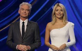 Holly willoughby leaves celebrity juice. Holly Willoughby X Sassi Holford Dancing On Ice Looks