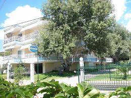 Το συγκρότημα jolanda's house βρίσκεται σε απόσταση αναπνοής από την κρυστάλλινη παραλία της τορώνης, στη σιθωνία της χαλκιδικής. Hotel Nestor Appart Hotels Toroni