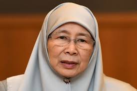 وان عزيزة بنت وان إسماعيل; Wan Azizah Govt Coming Up With Cradle To Grave Policy For All The Star