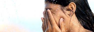 روتین پوستی آب و هوای خشک چگونه است؟ + معرفی محصول | مجله سفیر