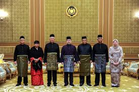 Hakim ketua sidang kasus korupsi jiwasraya dengan terdakwa benny tjokrosaputro dan heru hidayat, marah saat pemeriksaan. Mohd Najib Tun Razak On Twitter Ydp Agong Berkenan Terima Mngadap Smpaikn Watikah Kpd Ketua Hakim Negara Pres Mahkamah Rayuan Hakim Mahkamah Persekutuan Foto Bernama Https T Co Asqnslrztm