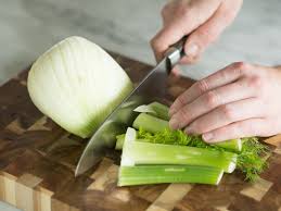 Fenchel Zubereiten So Gehst Du Mit Der Knolle Richtig Um Fenchel Zubereiten Fenchel Kochen Rezepte Mit Fenchel