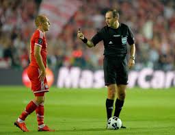 He became a professional referee in 1994 and has been an allsvenskan referee since 2000. Meister On Twitter Ucl Ansetzung Bekannt Gegeben Jonas Eriksson Pfeift Fcbjuve Https T Co P94o7qh1r1 Https T Co Sxytedmq4w