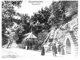 And is the highest peak of the caucasus mountains. AdÄpost 11 Pe Istoria Lui Elbrus AdÄpost Unsprezece Pe Elbrus Unul Dintre Cele Mai Istorice Hoteluri De Munte Din Lume Din Lume