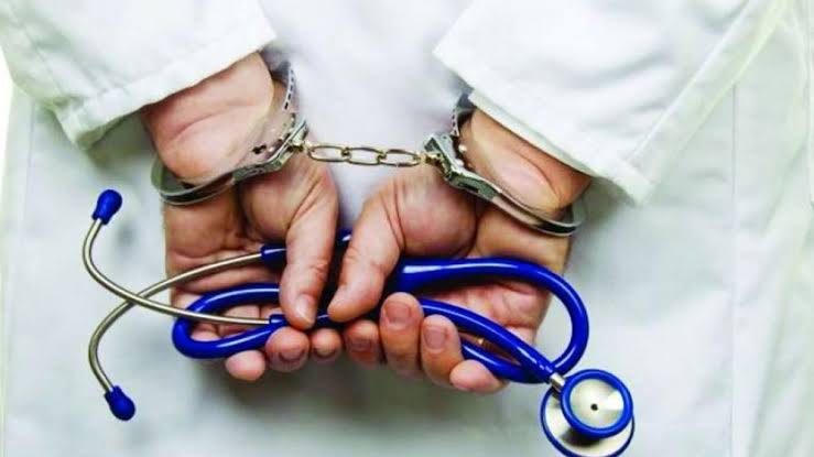SOG Action in Amirgarh, Caught bogus doctor Practicing without degree |  Gujarat News | Sandesh