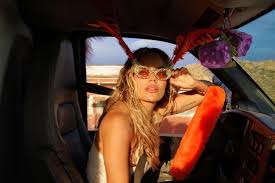 Karol G confirma conciertos en México con su “Tropitour” 2026 - Audiorama  Comunicaciones