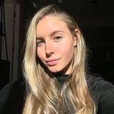 Lea Hendricks's Instagram, Twitter & Facebook