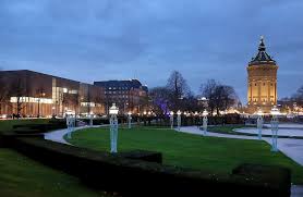 Engagiert sich ihre bank in ihrer region? Banken Sind Die Grosszugigsten Arbeitgeber Fur Fuhrungskrafte