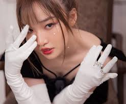 Streamer Hoa Nhật Huỳnh biến hoá đa phong cách trong bộ ảnh đón Xuân