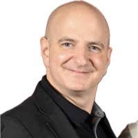 Après 39 ans de carrière en tant qu'officière des armes de combat et…