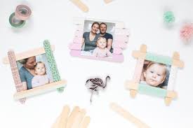 Diy Basteln Mit Kindern Bilderrahmen Aus Eisstielen In Drei Techniken Bilderrahmen Basteln Mit Kindern Kinder Bilderrahmen Basteln Mit Eisstielen