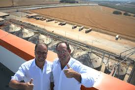 The population in 2011 was 364, in an area of 63.51 km². Milhao Cresce 72 Ao Ano E Vende Para 37 Paises Empreender Em Goias