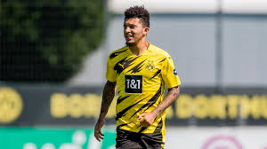 Man utd face a delay in signing jadon sancho as kieron trippier's move from madrid moves closer according to reports. Manchester United Transfer News Rumors Red Devils Sancho Bid Rejected Club Pursuing Cavani And Dembele Cbssports Com