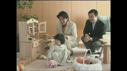 2歳の愛子さまの活発なご様子“初の泣き顔”も 両陛下
