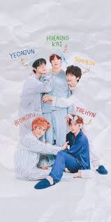 Gambar tersebut bisa anda download langsung, caranya silahkan k. Pin Oleh Elen Acevedo Di Txt Moa Wallpaper Kpop Wallpaper Lucu Lucu