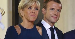 Le documentaire brigitte macron, un roman français offre un portrait intime de la première dame à travers des témoignages de ses proches et des photos de famille. Brigitte Et Emmanuel Macron Bientot Divorces Le Couple Repond Aux Rumeurs De Separation
