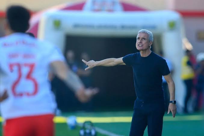 Crescem as chances de sa&iacute;da de Lu&iacute;s Castro do Gr&ecirc;mio em caso de queda nos Gre-Nais