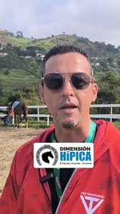 El venezolano Harry Suárez, caballerizo de los triplecoronados Taconeo y  Bambera en el Hipódromo La Rinconada, ya cumplió un año y cinco meses  trabajando de manera exitosa en el Centro de Entrenamiento