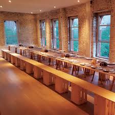 The dinner party comprises a massive ceremonial banquet, arranged on a triangular table with a total of. How To Host A Dinner Party For 40 In A Nyc Apartment