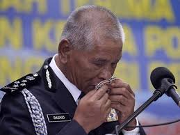 Numele ibrahim este un patronimic , iar persoana ar trebui să fie menționată cu numele dat , noor rashid. Noor Rashid Sebak Tinggalkan Pdrm