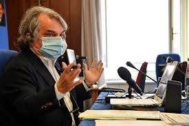 Questa volta è il ministro renato brunetta a dare il via a una nuova battaglia contro uno dei malcostumi degli italiani, lanciando l'idea di fare «una legge per far uscire di casa i ragazzi a 18 anni». Ll 26l F Nsgem
