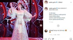 Aplikasi desain baju adalah kumpulan serial desain baju is free entertainment app, developed by baksodroid. Mantan Istri Sirajuddin Pernah Buatkan Baju Untuk Zaskia Gotik