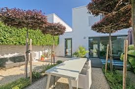 Deze Moderne Tuin Is Te Vinden In Heerlen Boek En Offermans Makelaars Modern Tuininspiratie Moderne Tuin Tuin Tuin Inspiratie