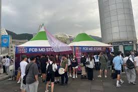 Aficionados del Barcelona en el estadio de Daegu