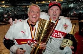 Sie werden leid, schmerz und verlust erleben. Der Deutsche Schauspieler Walter Sittler Links Mit Ex Vfb Spieler Thomas Hitzlsperger Der 1952 In Chicago Geboren Wurde Hat Sich Mit Seiner Frau Und Seinen Drei Kindern In Stuttgart Mohringen Niedergelassen Wenn Es Um Stuttgart