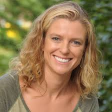 Kirsten Hines's Instagram, Twitter & Facebook